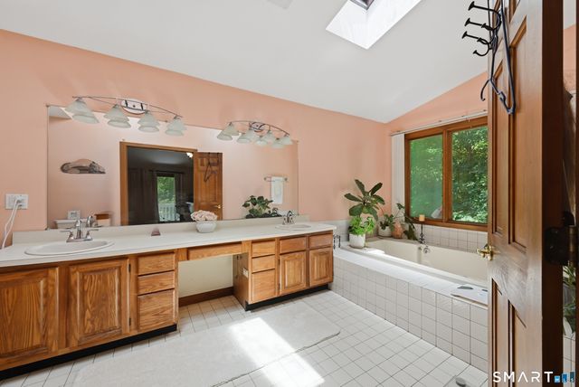 19 Hi Barlow Road, Newtown, CT 06470