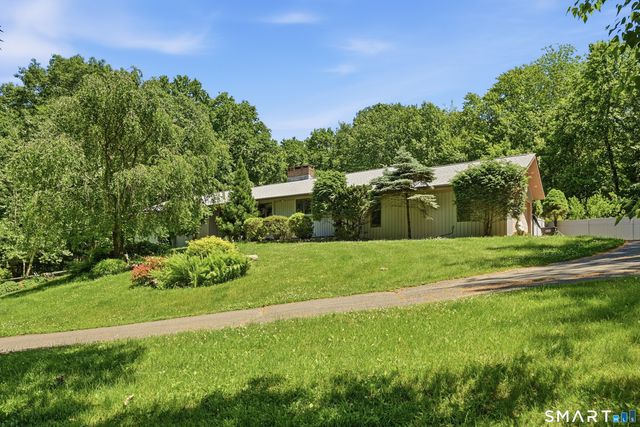 19 Hi Barlow Road, Newtown, CT 06470