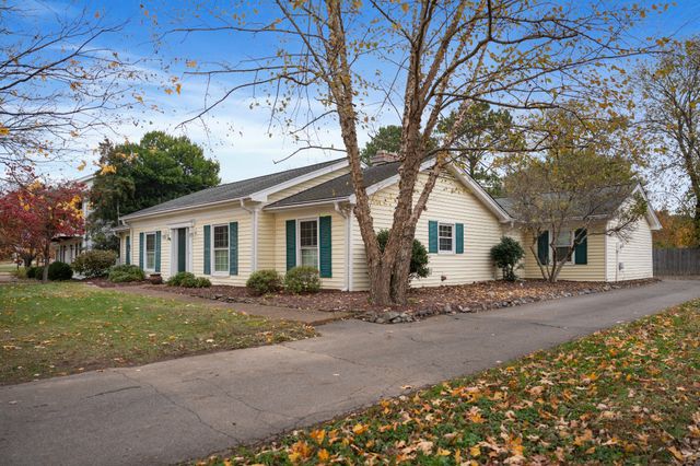 2006 Boxwood Dr, Franklin, TN 37069