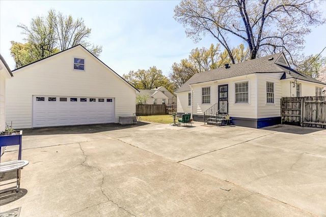 428 E SWAN RIDGE CIR, Memphis, TN 38122