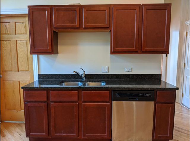 1100 W Taylor Street 3F, Chicago, IL 60607