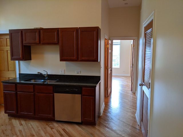 1100 W Taylor Street 3F, Chicago, IL 60607