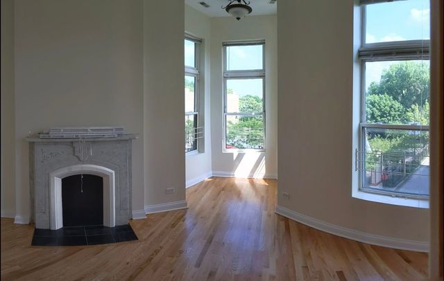 1100 W Taylor Street 3F, Chicago, IL 60607