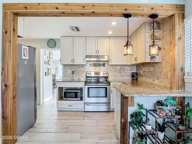 829 E 9th Avenue, New Smyrna Beach, FL 32169