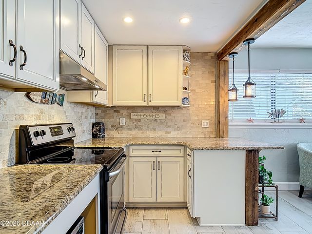 829 E 9th Avenue, New Smyrna Beach, FL 32169