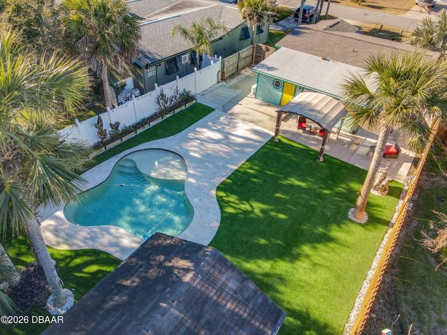 829 E 9th Avenue, New Smyrna Beach, FL 32169