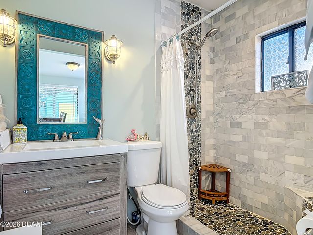 829 E 9th Avenue, New Smyrna Beach, FL 32169