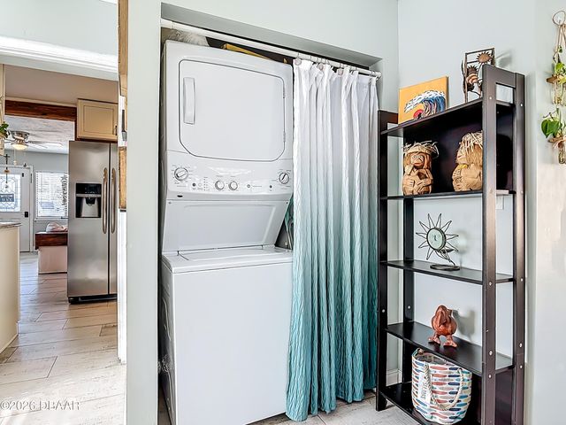 829 E 9th Avenue, New Smyrna Beach, FL 32169