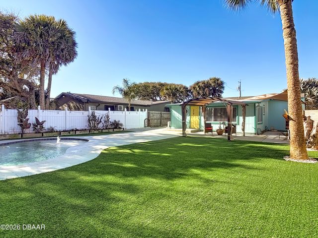 829 E 9th Avenue, New Smyrna Beach, FL 32169