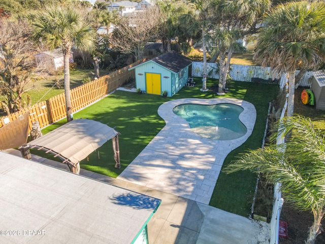 829 E 9th Avenue, New Smyrna Beach, FL 32169