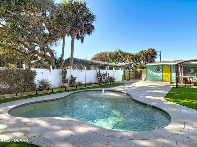 829 E 9th Avenue, New Smyrna Beach, FL 32169