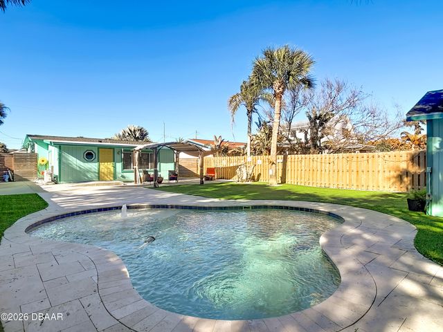 829 E 9th Avenue, New Smyrna Beach, FL 32169