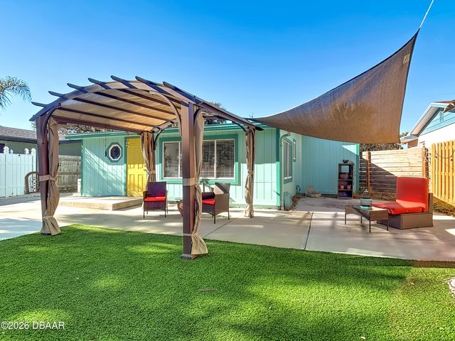 829 E 9th Avenue, New Smyrna Beach, FL 32169