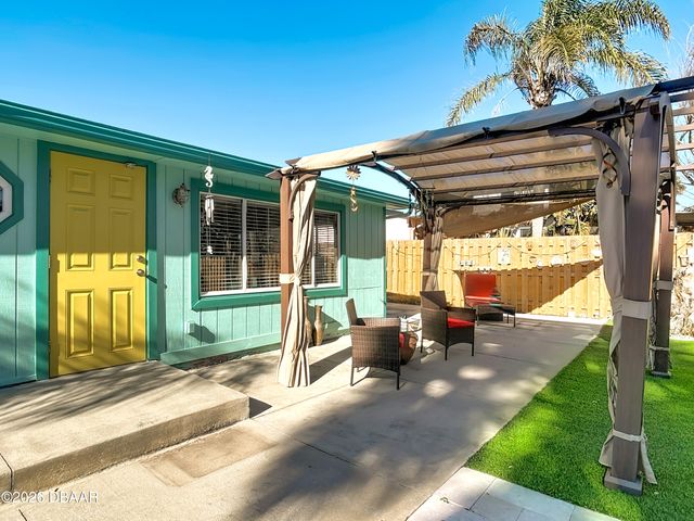 829 E 9th Avenue, New Smyrna Beach, FL 32169