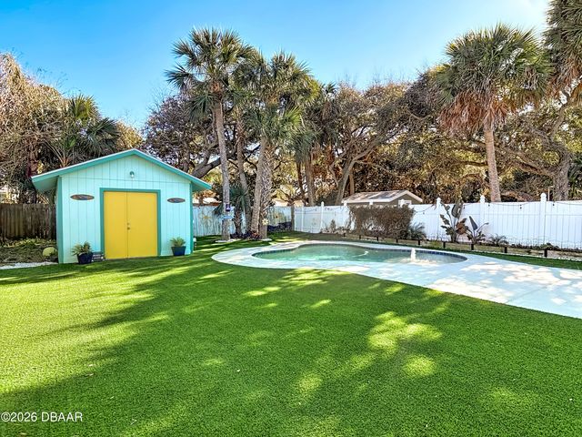 829 E 9th Avenue, New Smyrna Beach, FL 32169