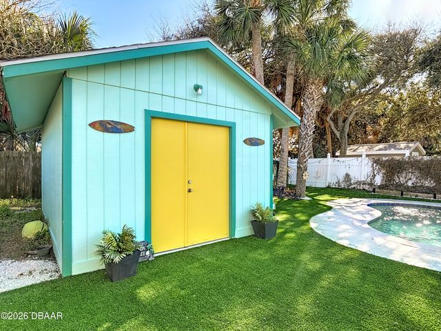 829 E 9th Avenue, New Smyrna Beach, FL 32169