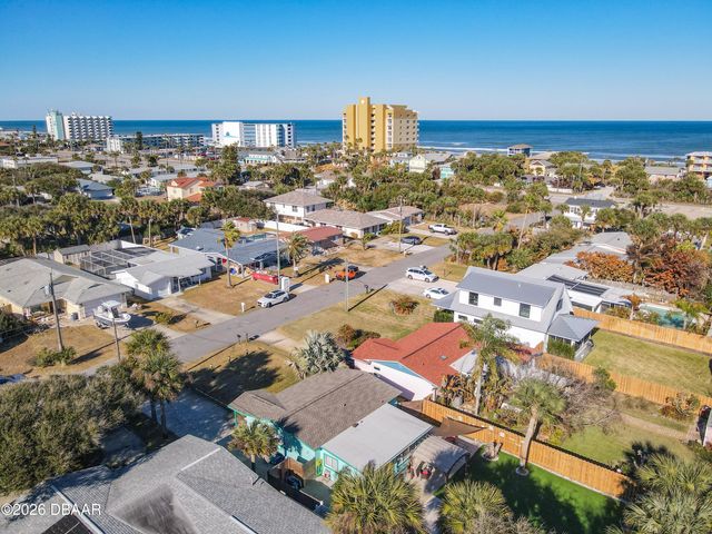 829 E 9th Avenue, New Smyrna Beach, FL 32169