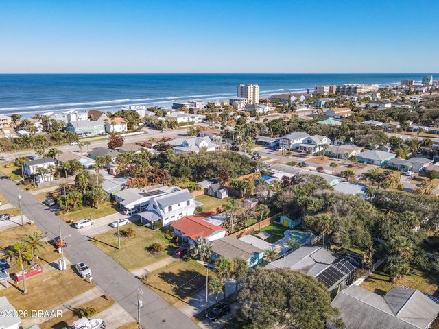 829 E 9th Avenue, New Smyrna Beach, FL 32169