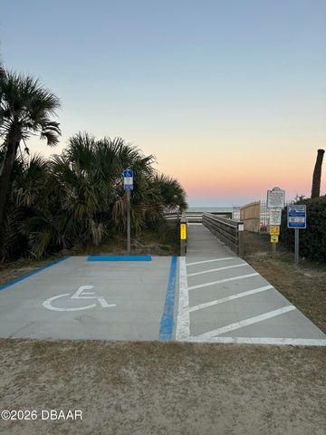 829 E 9th Avenue, New Smyrna Beach, FL 32169