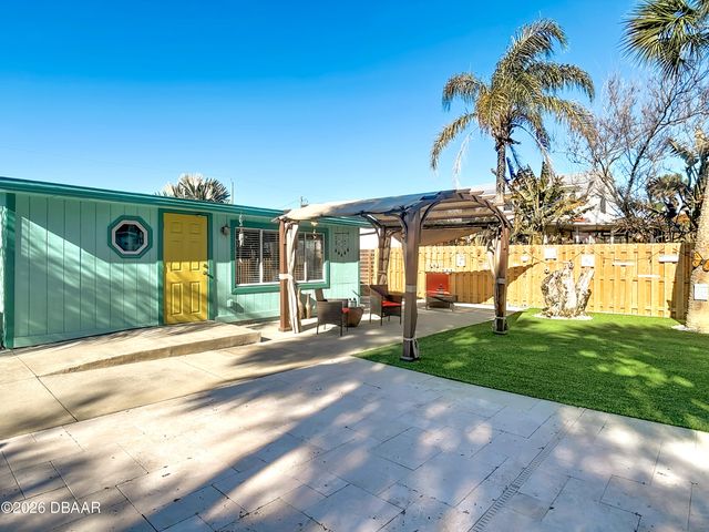 829 E 9th Avenue, New Smyrna Beach, FL 32169