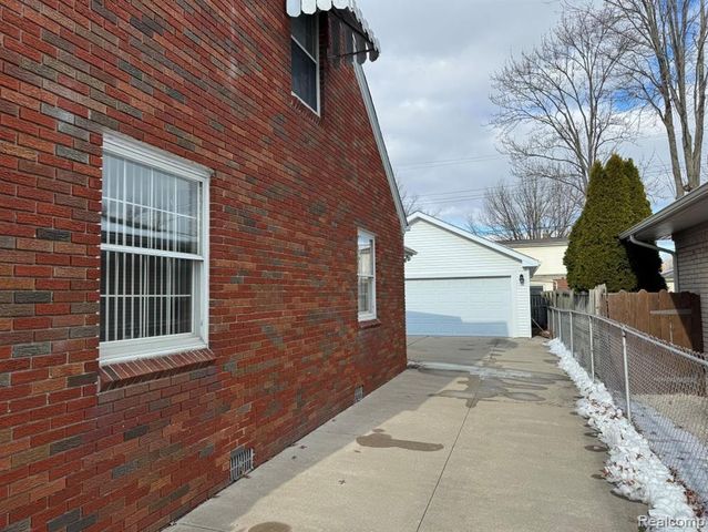 13226 Catalpa Street, Southgate, MI 48195