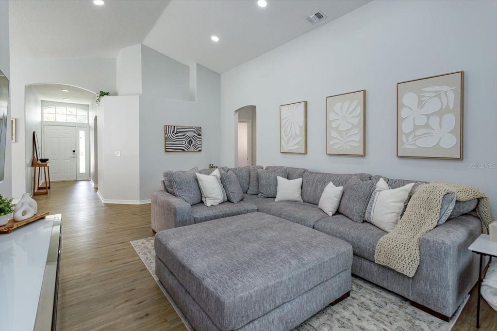 Image 15 of property listing at 2532 VENTURA CIRCLE, West Melbourne, FL 32904