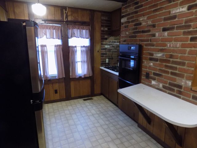 1346 President Ave., Fall River, MA 02720