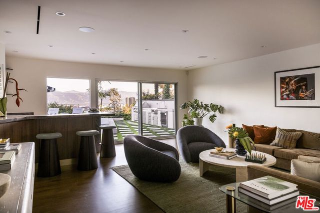 10965 Wrightwood Lane, Studio City, CA 91604