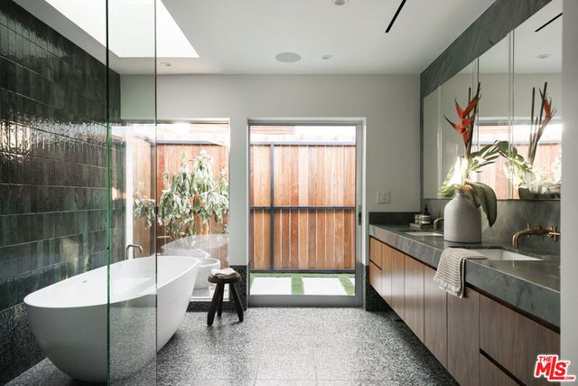 10965 Wrightwood Lane, Studio City, CA 91604