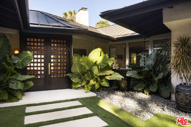 10965 Wrightwood Lane, Studio City, CA 91604