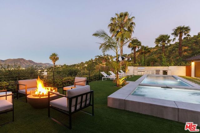 10965 Wrightwood Lane, Studio City, CA 91604