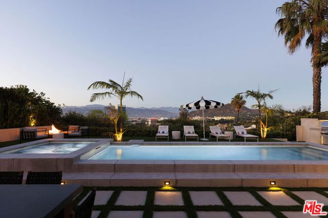 10965 Wrightwood Lane, Studio City, CA 91604