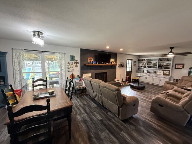 910 Panorama Loop, Waxahachie, TX 75165