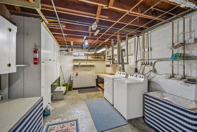 5716 Kingman Avenue, Des Moines, IA 50311