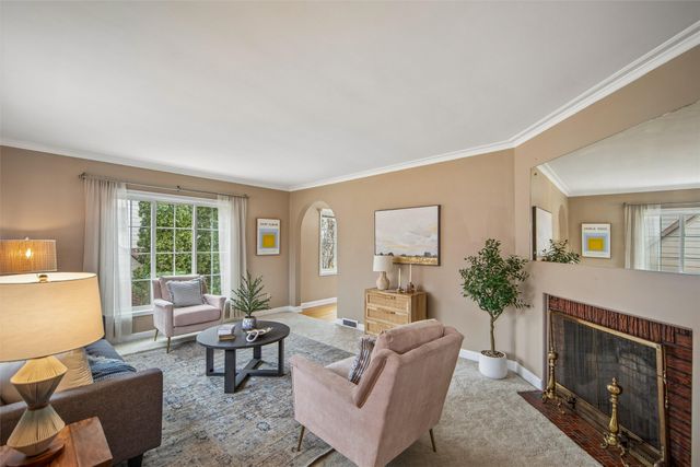 5716 Kingman Avenue, Des Moines, IA 50311