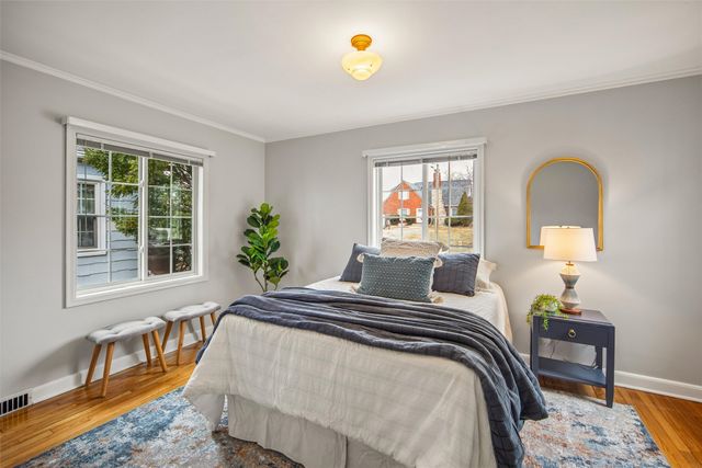 5716 Kingman Avenue, Des Moines, IA 50311