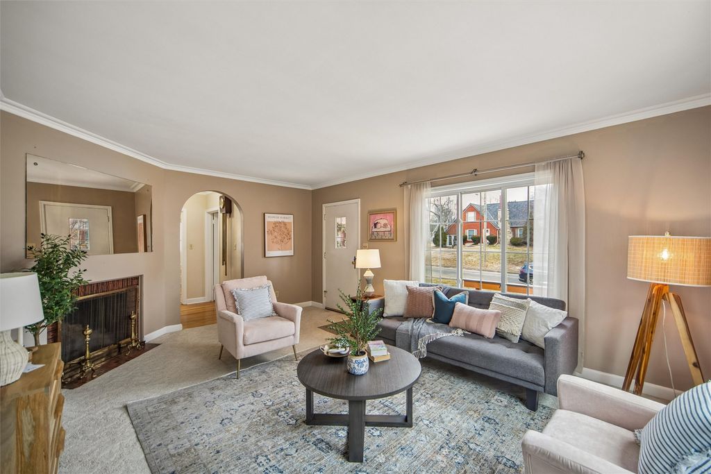 5716 Kingman Avenue, Des Moines, IA 50311