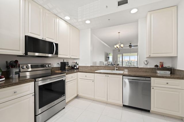 13 Harbour Isle Drive W Ph2, Fort Pierce, FL 34949