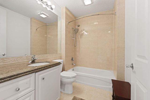 13 Harbour Isle Drive W Ph2, Fort Pierce, FL 34949