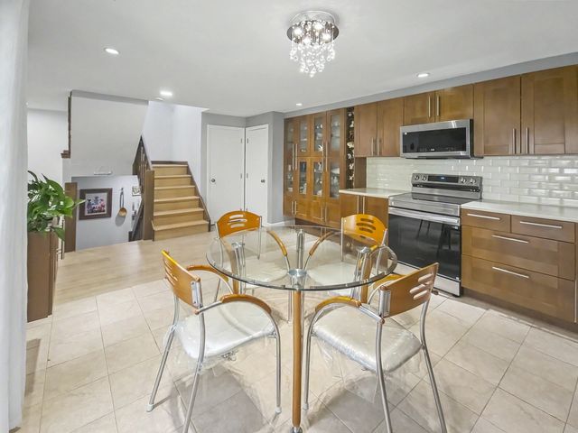74 Voyagers Ln 74, Ashland, MA 01721