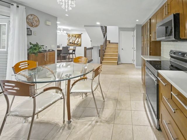 74 Voyagers Ln 74, Ashland, MA 01721