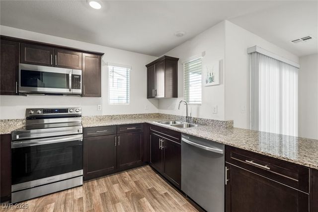 2642 Blizzard Blue Court, North Las Vegas, NV 89086