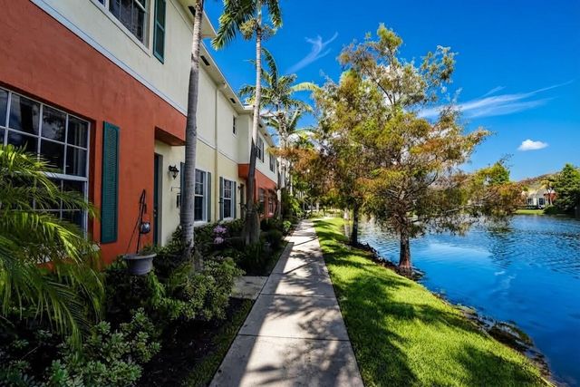 243 SW 7th Street, Pompano Beach, FL 33060