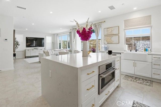 107 Starbright, Irvine, CA 92618