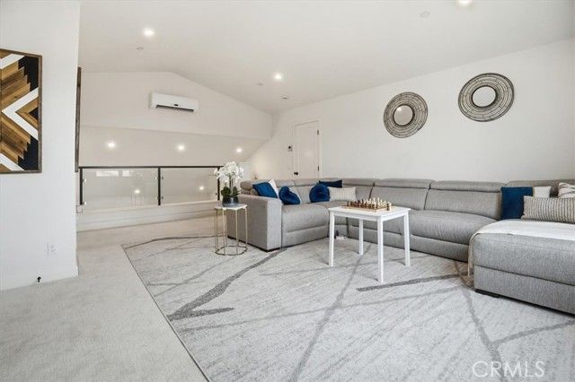 107 Starbright, Irvine, CA 92618