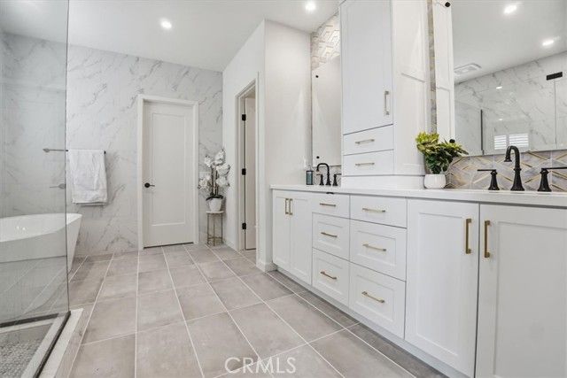 107 Starbright, Irvine, CA 92618