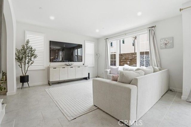 107 Starbright, Irvine, CA 92618