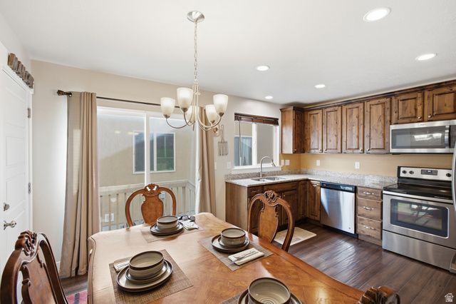 1854 W SHADOW DR, Eagle Mountain, UT 84005
