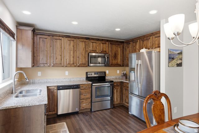 1854 W SHADOW DR, Eagle Mountain, UT 84005