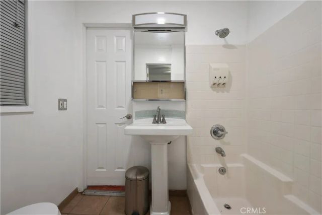 2989 W 12th Street, Los Angeles, CA 90006